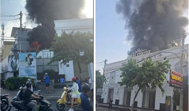 Hiện trường khói đen nghi ngút bốc lên hàng chục mét trong đám cháy lớn tại tâm tiệc cưới ở TP.HCM