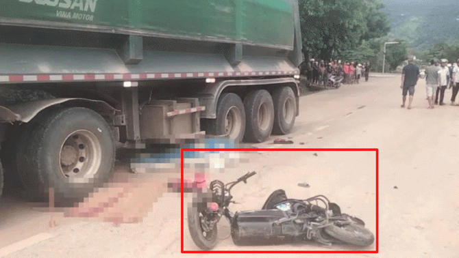 Va chạm giữa xe đầu kéo và xe đạp điện chở 5 khiến 4 cháu nhỏ thương vong, hé lộ nguyên nhân vụ việc