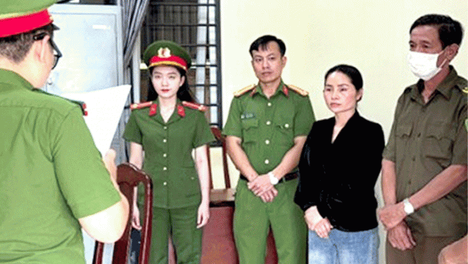 Bắt nữ giám đốc sản xuất và buôn bán hơn 1600 sản phẩm thảo dược giả: Có cả điều trị dạ dày