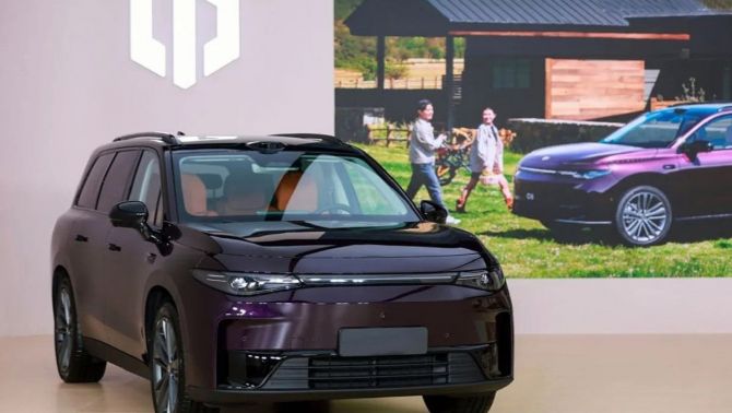 Mẫu SUV 6 chỗ đẹp long lanh ra mắt giá 480 triệu đồng: Rẻ như Kia Morning, đại chiến Toyota Fortuner