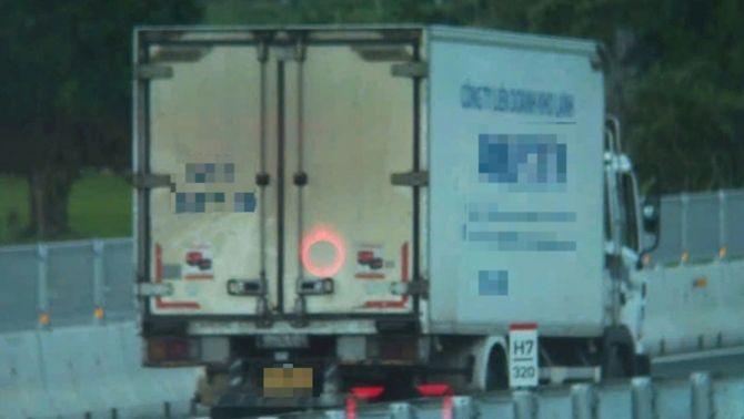 Đi chậm trên cao tốc cho an toàn, một tài xế bị xử phạt, bài học cho tất cả các lái xe