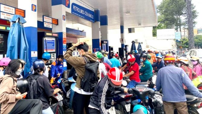 Giá xăng dầu hôm nay 30/6: Lại giảm! Lượng giàn khoan xuống thấp nhất tính từ tháng 10/2021