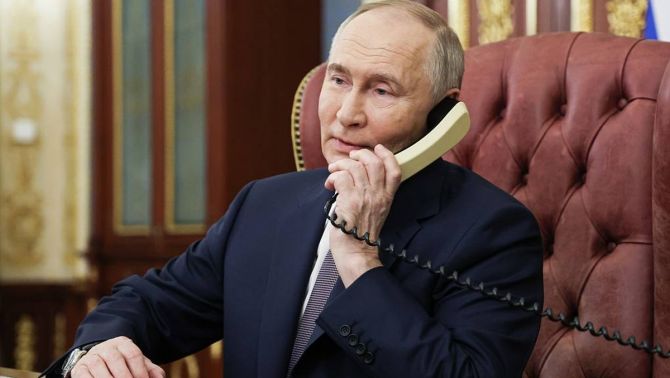 Nga như ‘mở cờ trong bụng’ khi Mỹ đình chỉ vận chuyển vũ khí cho Ukraine, cuộc chiến 3 năm sắp chấm dứt?