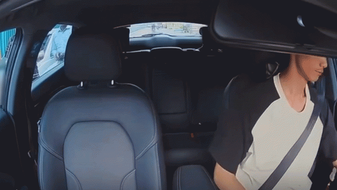 Cặp vợ chồng hủy chuyến vì con không được ngồi ghế trước, cách hành xử của tài xế được khen hết lời