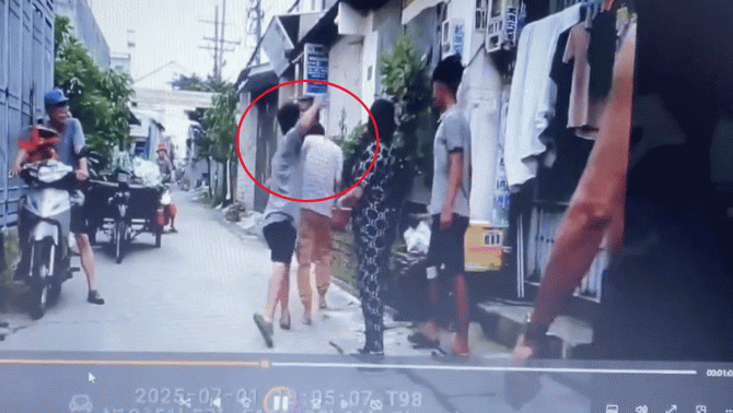 Nam thanh niên ở TP.HCM bị đánh nhập viện khi nhắc nhở xe hút hầm cầu chắn gần như toàn bộ lối đi