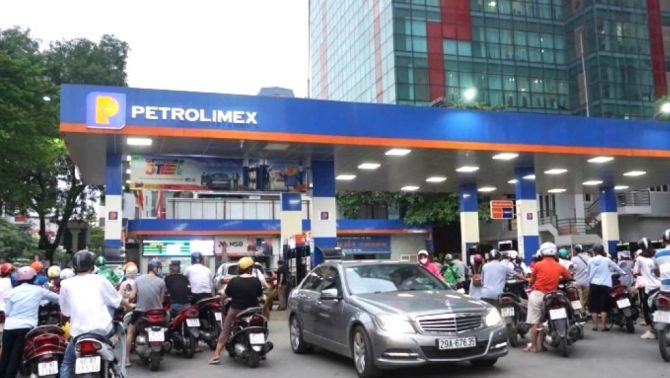 Giá xăng dầu hôm nay 2/7: Diễn biến thất thường, dân tình 'mừng rỡ' khi xăng giảm sốc từ chiều mai?