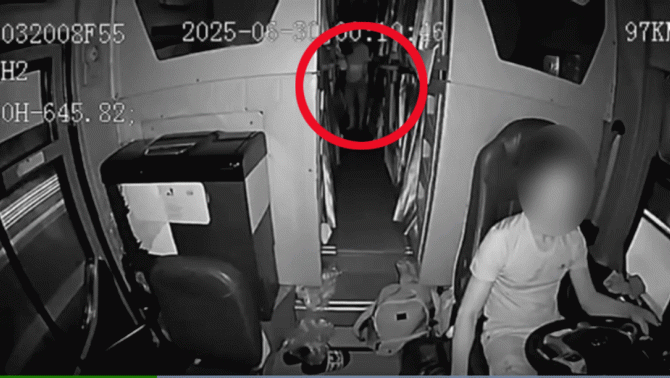 Clip vụ việc cô gái bị tài xế limousine sờ vào bụng lúc đang ngủ, chủ nhà xe lên tiếng nói rõ?