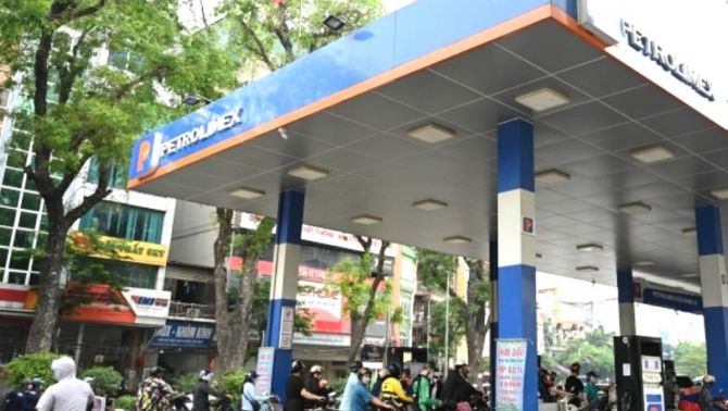 Giá xăng dầu hôm nay 3/7: Trong nước giảm 'ác liệt' từ 15h chiều, xăng chỉ còn hơn 19.000 đồng/lít?