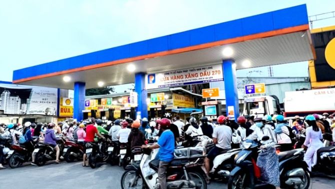 Giá xăng dầu hôm nay 3/7: Xăng RON95 trong nước giảm mạnh nhất, chỉ còn hơn 19.000 đồng/lít