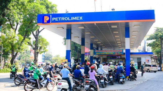 Giá xăng dầu hôm nay 4/7: Giảm một phát hai ngày liên tiếp, giá cả tụt sâu so với các năm trước