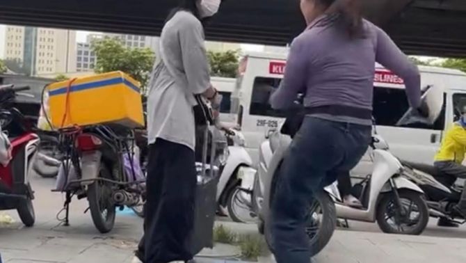 Công an thông tin nóng vụ người bán trà đá đá vali, đuổi cô gái đứng ở vỉa hè bến xe Mỹ Đình