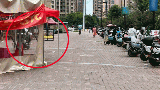 Bé trai 8 tuổi bị người đàn ông ném ghế nhựa trúng đầu: Bé phải mổ sọ, nghi phạm bị tạm giữ hình sự