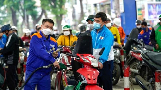 Giá xăng dầu hôm nay 10/7: Trong nước diễn biến bất ngờ, dân tình tiếc hùi hụi vì không đổ xăng sớm