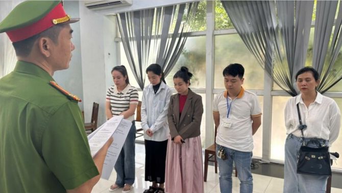 Vạch trần phòng khám Đa khoa quốc tế: Tuyển người chưa học hết 12, xây sẵn lối thoát cho bác sĩ rởm