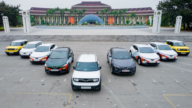 Khách mua ô tô điện VinFast sung sướng khi chi phí nuôi xe hàng tháng chỉ là tiền rửa xe