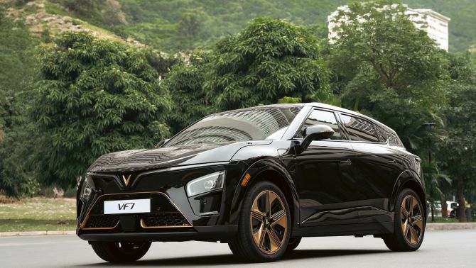 Đổi xăng sang điện, người dùng Việt hưởng loạt quyền lợi chưa từng có từ VinFast