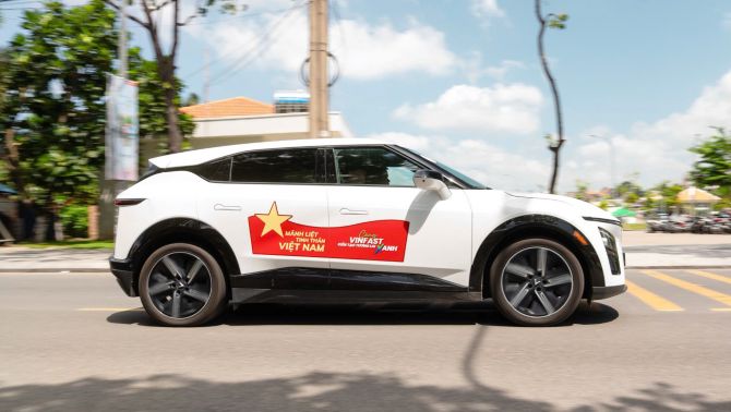 Vượt trội từ kinh tế đến độ bền: Lý do chủ xe rủ nhau mua pin VinFast