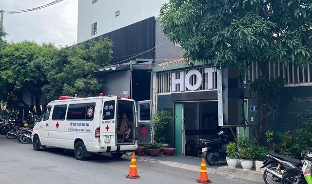 Nhân viên khách sạn ở TP.HCM tá hỏa phát hiện khách đã tử vong trong tư thế lạ ở phòng tắm 