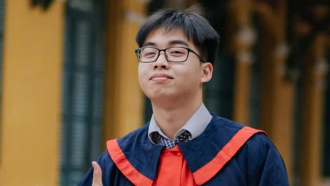 Bản lý lịch ‘chất lừ’ của thủ khoa kép duy nhất 2025, nói 1 câu ‘tỉnh bơ’ sau khi biết được điểm thi