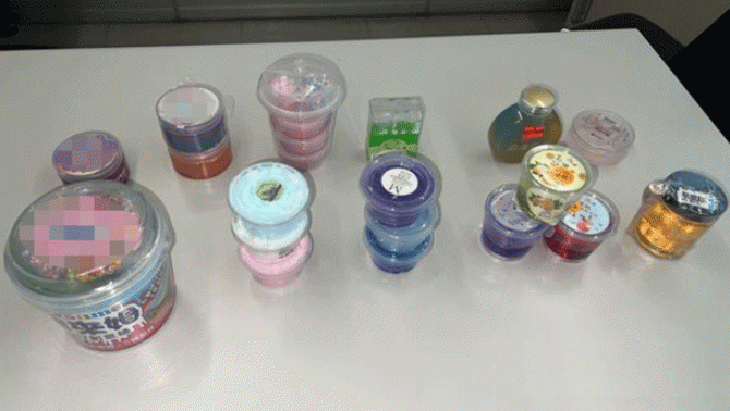 Cảnh báo 5 mẫu đất nặn dẻo chứa chất độc hại, có 3 mẫu được phân phối tại hệ thống nhà sách lớn