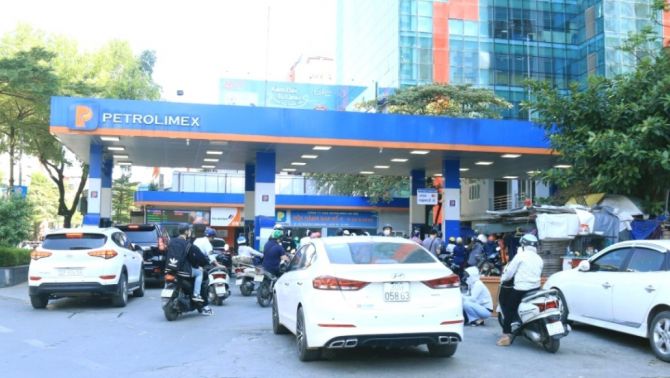 Giá xăng dầu hôm nay 17/7: Dân tình hân hoan đón tin xăng giảm, RON95 xuống còn bao nhiêu?