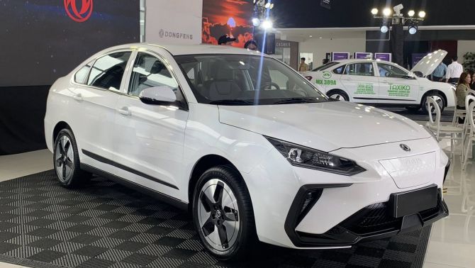 Hết thời xe xăng, mẫu sedan hạng C điện thay thế Mazda 3 và Kia K3 ra mắt, giá cực rẻ 480 triệu đồng