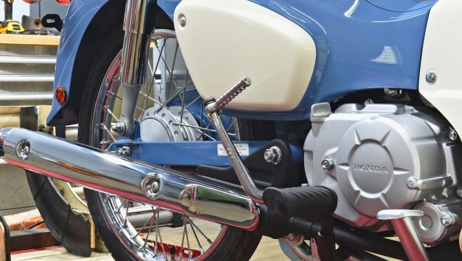 ‘Huyền thoại xe số’ giá 41 triệu đồng của Honda về đại lý Việt: Thiết kế ăn đứt Wave Alpha và Future