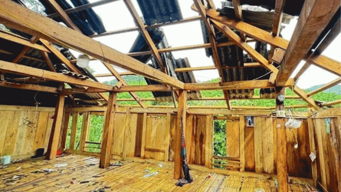 Thanh Hóa bị thiệt hại nặng nề dù bão số 3 - bão Wipha chưa vào: 221 căn nhà đã bị tốc mái