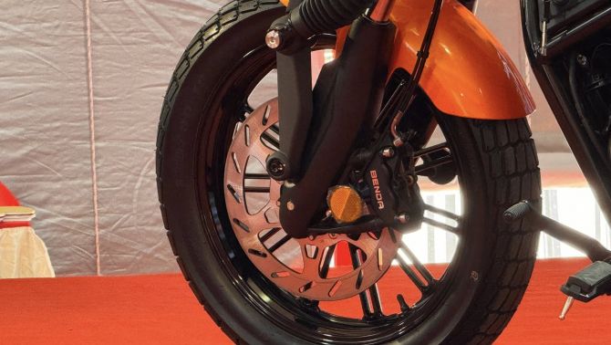‘Quái thú côn tay’ hơn 200cc mới chính thức ra mắt: Hạ đo ván Honda Winner X và Exciter, giá hấp dẫn