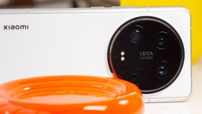 Giá bán Xiaomi 14 Ultra giảm khủng, rẻ hơn cả iPhone 16, camera át vía iPhone 16 Pro Max