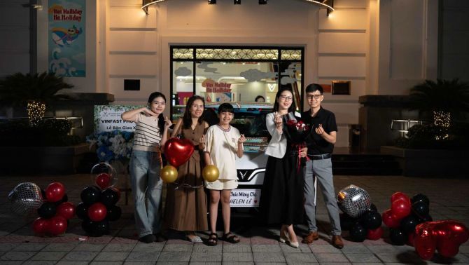 Chủ xe VinFast VF 7: ‘Ai trải nghiệm rồi cũng thích’