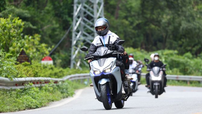 Công nghệ YECVT độc quyền trên Yamaha NVX: Tăng tốc êm ái, đổ đèo vững vàng 