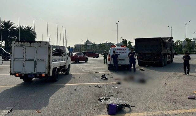 Hiện trường kinh hoàng vụ va chạm xe máy với xe tải khiến cô gái 19 tuổi tử vong tại chỗ