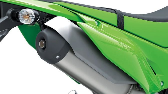 ‘Vua côn tay’ 230cc mới của Nhật chính thức ra mắt: Chất hơn hẳn Honda Winner X và Exciter, giá mềm