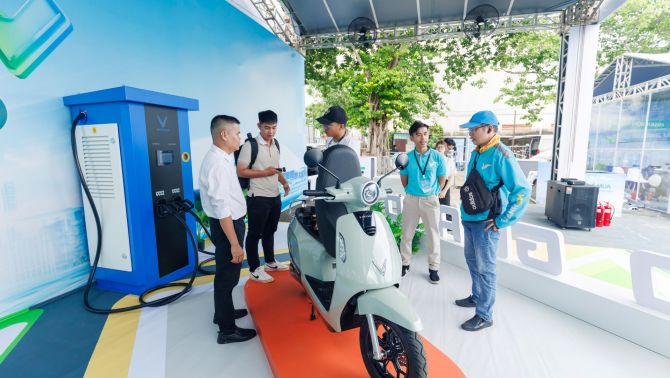 Sự kiện thu xe xăng, lên đời xe xanh tại TP. HCM trở thành ngày hội của giới tài xế dịch vụ