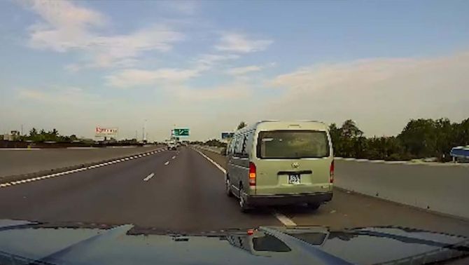 Xe biển xanh vi phạm giao thông bị người dân phản ánh là của cơ quan nào, hé lộ án phạt cho tài xế