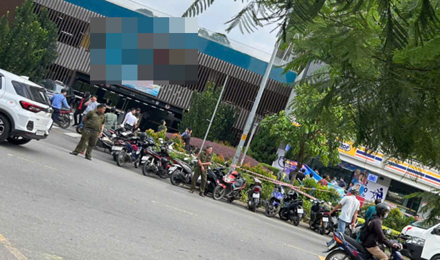 Người dân tá hỏa phát hiện người đàn ông gục tử vong trước cửa hàng tiện lợi, cơ thể có những dấu hiệu bất thường