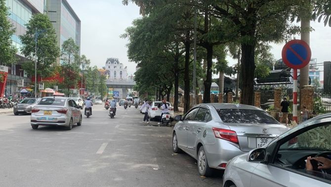 Thông tin đắt giá về gã trai sàm sỡ, đánh 2 chị em giữa đường, Công an Hà Nội phát thông báo nóng