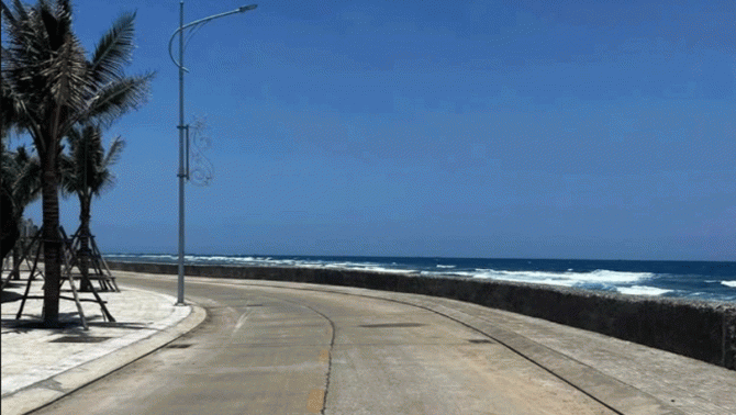 Hai cháu bé chở nhau đi Lý Sơn lúc 1h sáng: Xe tông vào bờ kè, bé 13 tuổi rơi xuống biển tử vong