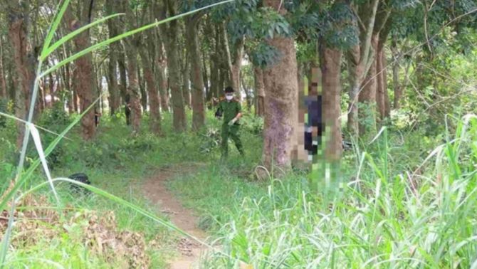 Danh tính người đàn ông treo cổ trong lô cao su, người dân bủn rủn tay chân vì hiện trường ám ảnh