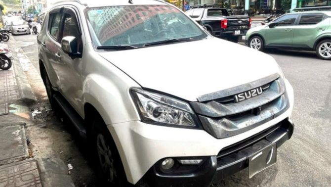 Tìm thấy chủ nhân chiếc ô tô xịn đỗ bên đường cả năm không ai nhận ở Nha Trang, hé lộ lý do khó tin