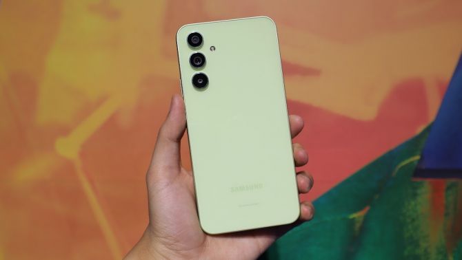 Cựu vương tầm trung Galaxy A54 một thời đình đám nay chỉ hơn 6 triệu, ngon hơn cả iPhone 16