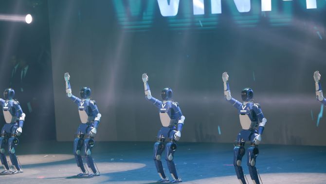 Chủ tịch VinMotion tiết lộ bí mật sau màn nhảy múa gây bão của dàn robot hình người Make in Vietnam