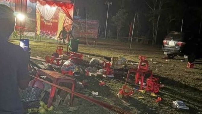 Thông tin nóng về tài xế lùi ô tô khiến 1 bé tử vong, 7 bé bị thương tại Lào Cai, ám ảnh hiện trường