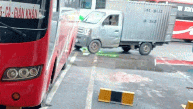 GĐ bến xe Giáp Bát thông tin nóng vụ phụ xe tố bị tài xế xe khách đánh chảy máu mắt, phải nhập viện