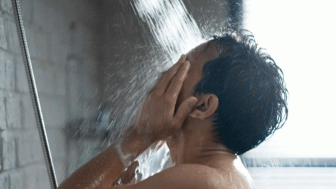 Dư luận sốc khi biết tin CEO một chuỗi đồ đột ngột qua đời ở tuổi 42 chỉ sau một giờ tắm