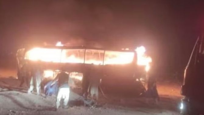 Kinh hoàng hiện trường vụ tai nạn thảm khốc khiến ít nhất 71 người thiệt mạng ở Afghanistan 