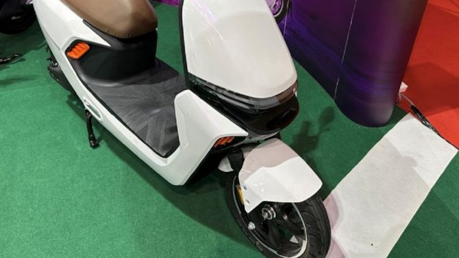 ‘Xe điện quốc dân’ mới chính thức lộ diện giá 3,2 triệu đồng: Đẹp ngang ngửa Honda Vision và SH Mode