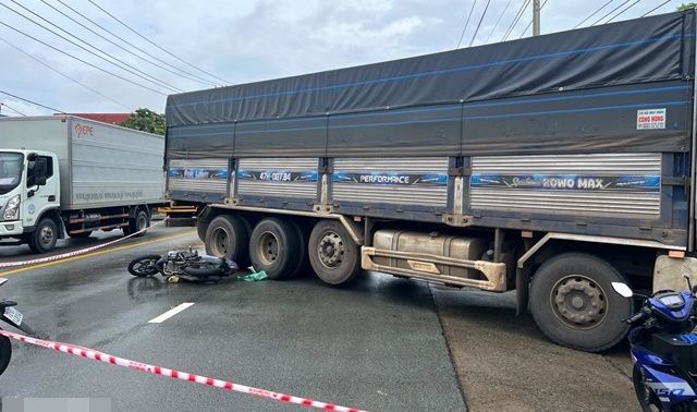 Cú phanh gấp khiến nam dân quân 19 tuổi bị cuốn vào bánh ô tô tải ở TP.HCM, tử vong tại chỗ