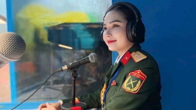 Tan chảy với giọng thuyết minh tại Đại lễ A80 của Thiếu tá Trần Thị Ngọc Vũ và sắc vóc chuẩn hoa hậu